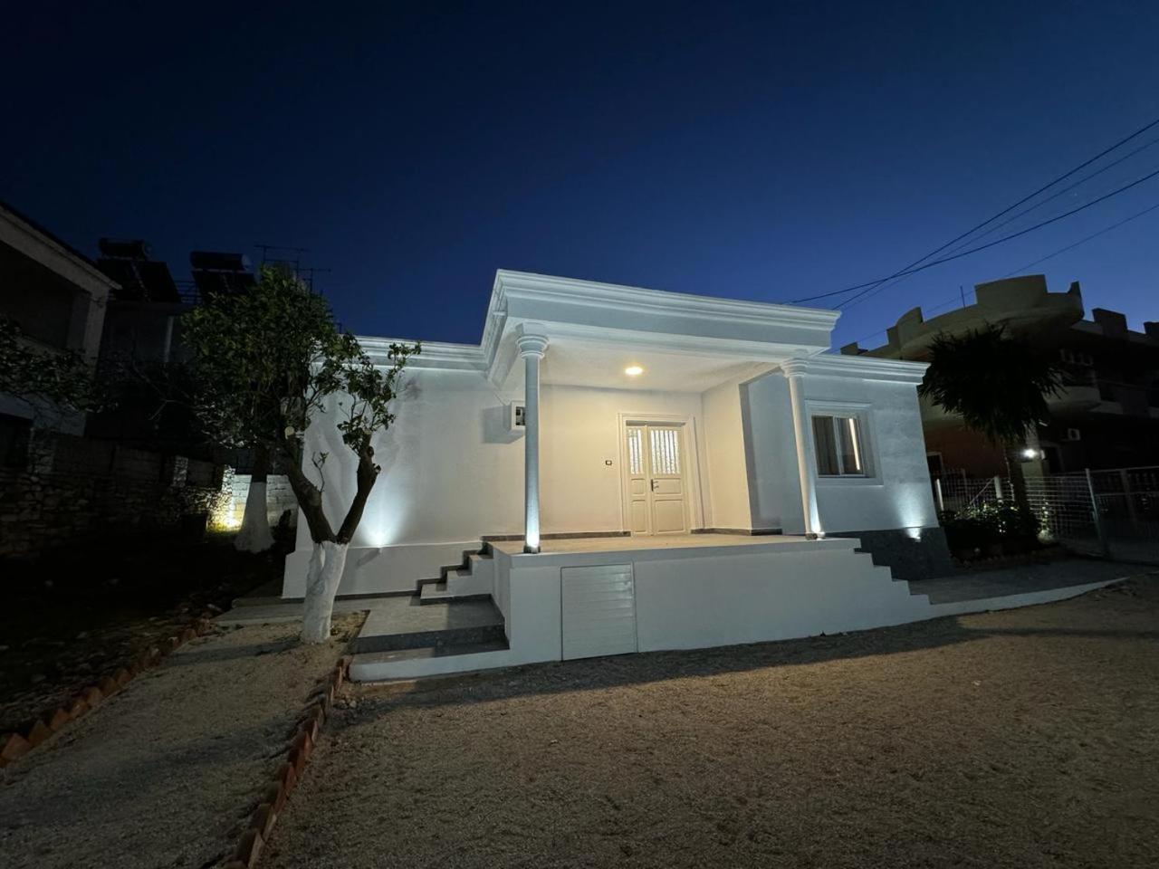 Vila Ademi Ksamil Luaran gambar