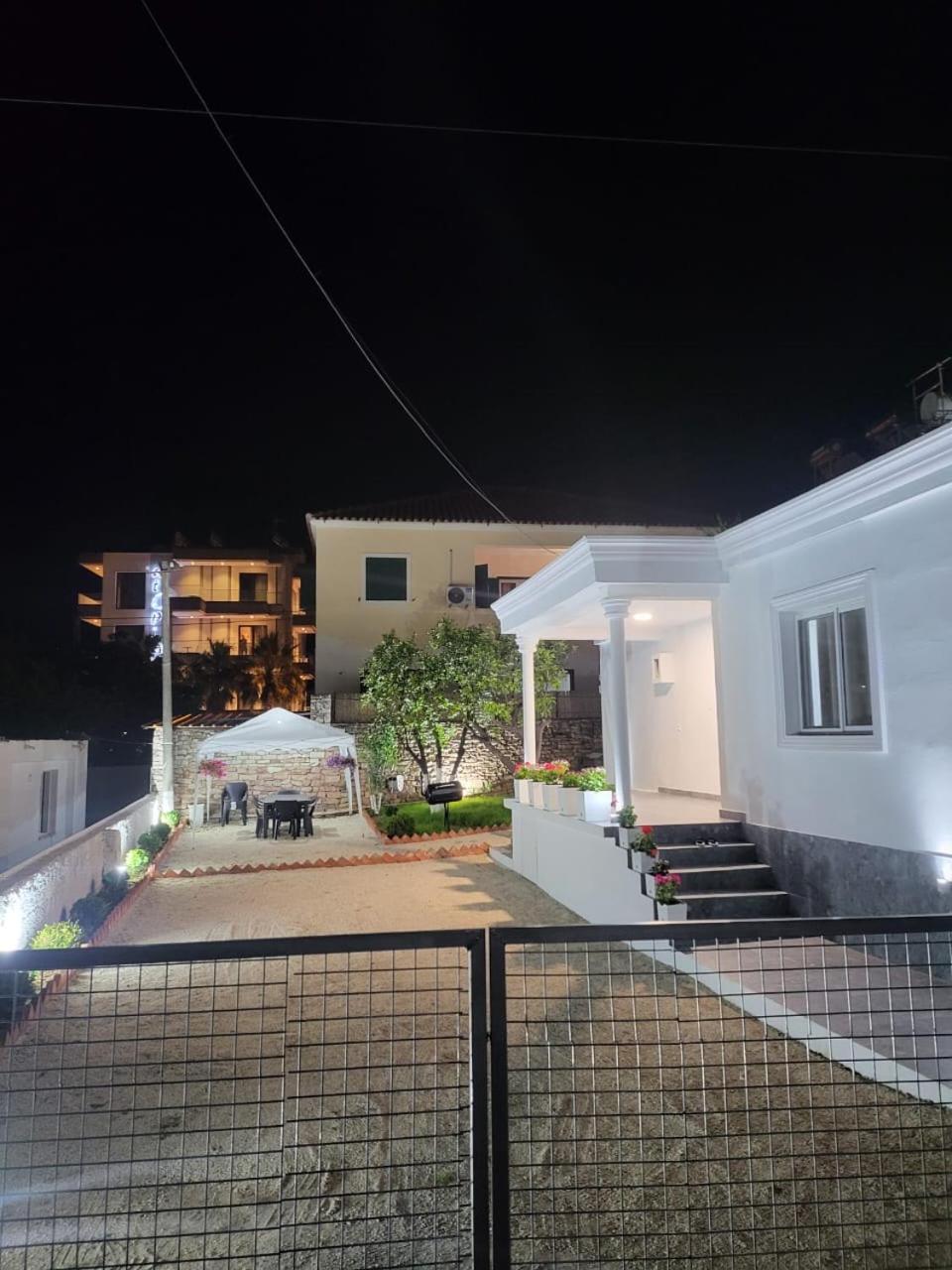 Vila Ademi Ksamil Luaran gambar