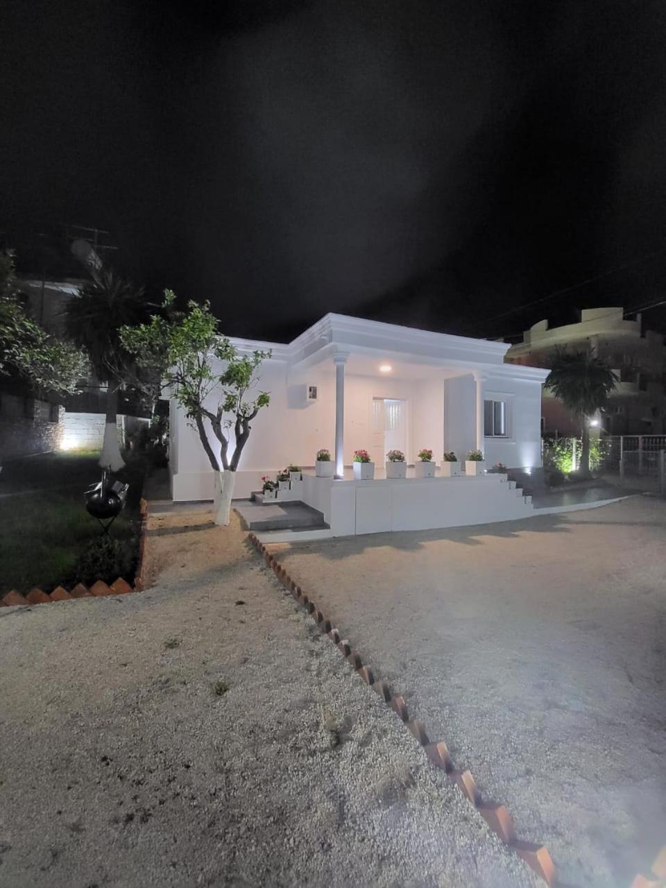 Vila Ademi Ksamil Luaran gambar