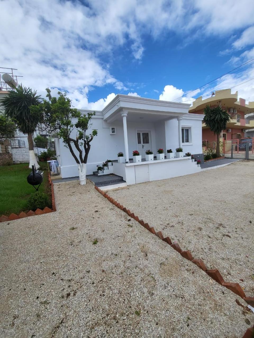 Vila Ademi Ksamil Luaran gambar