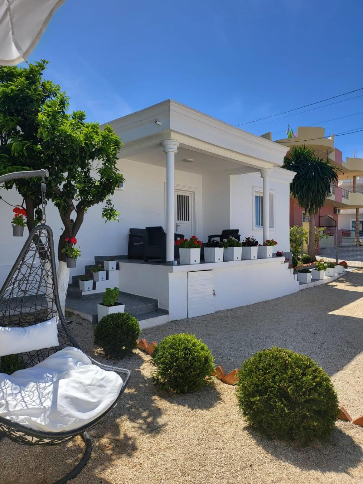 Vila Ademi Ksamil Luaran gambar