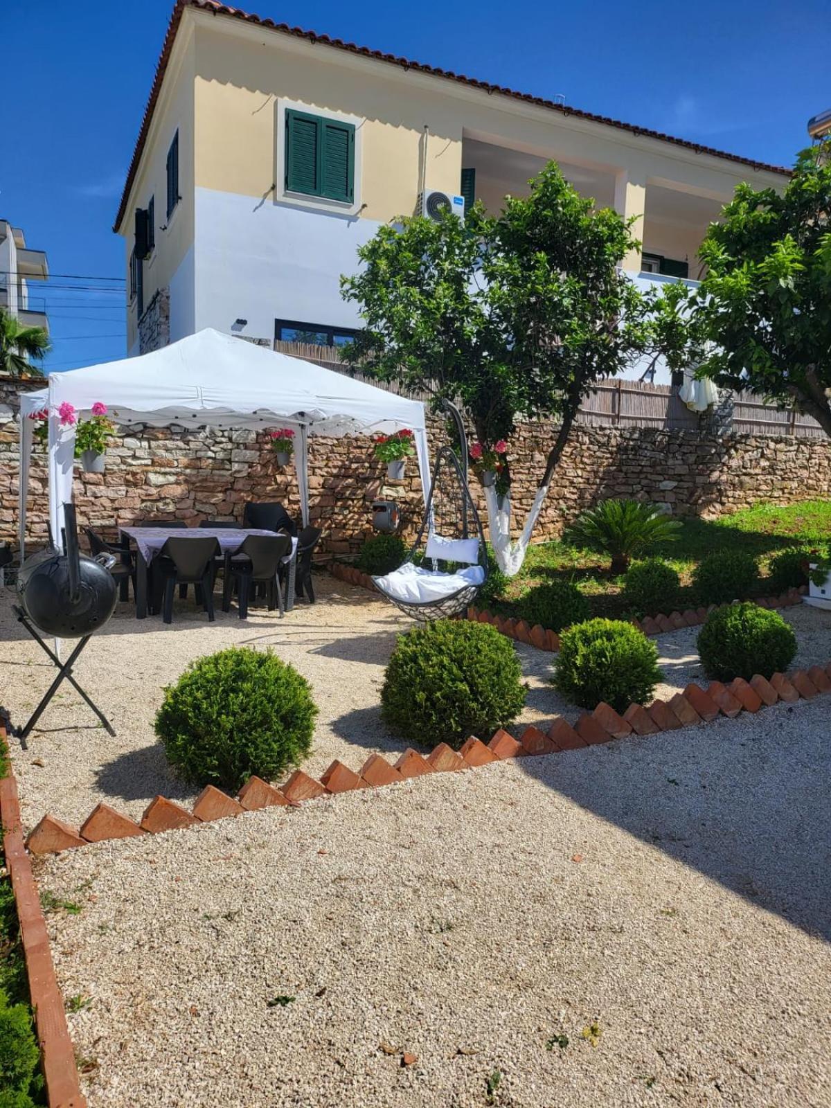 Vila Ademi Ksamil Luaran gambar