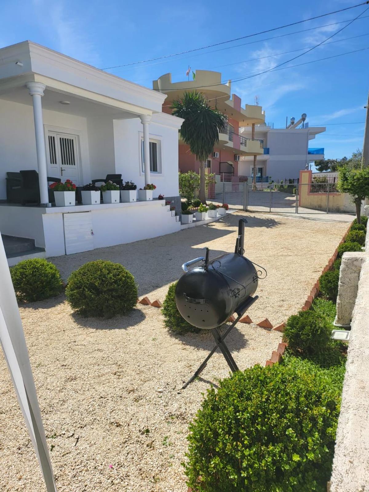 Vila Ademi Ksamil Luaran gambar