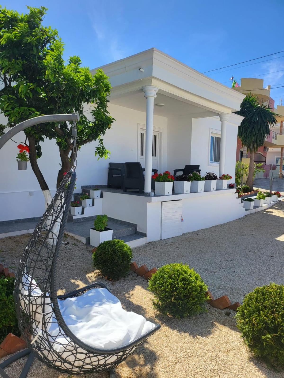 Vila Ademi Ksamil Luaran gambar